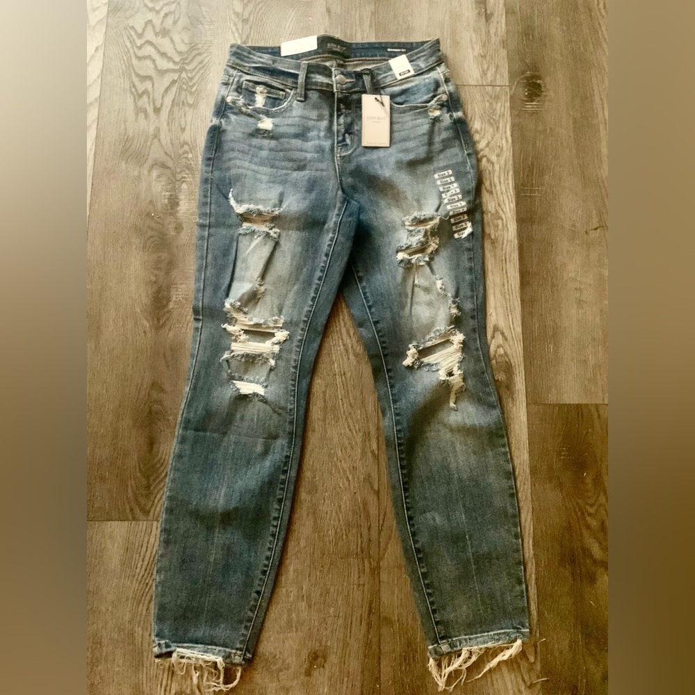 NWT Judy Blue size 3/26 destroyed jeans. boyfriend fit